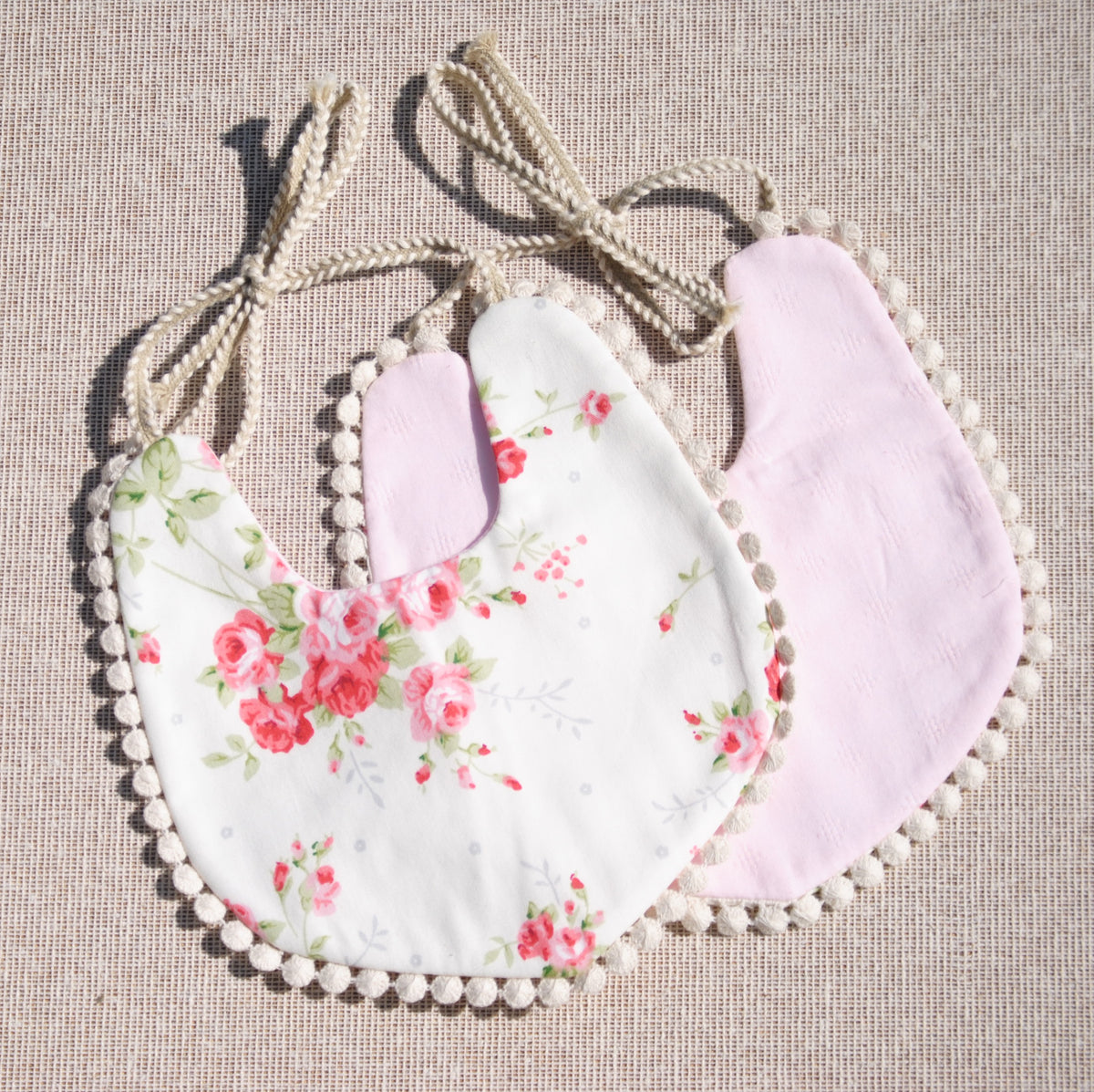 BABERO FLORES ROJAS Y ROSA CLARO - Tily Babyshop