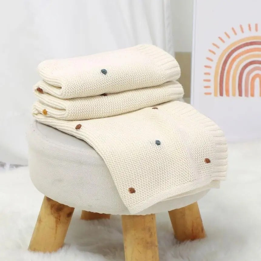 COBIJA TEJIDA BEIGE CON PUNTOS